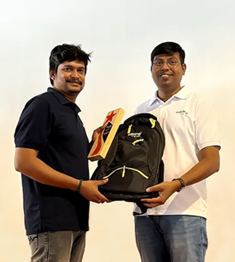 Naveen receiving Best Performance Award 2025